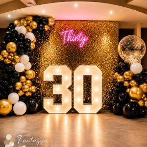 Luksuzna 30. rojstnodnevna dekoracija – Black & Gold izvedba